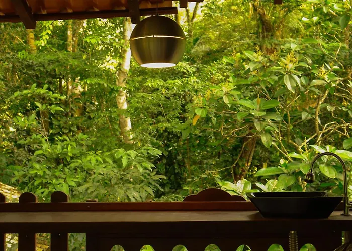 Cabana Do Tarzan Na Praia De Parati Mirim